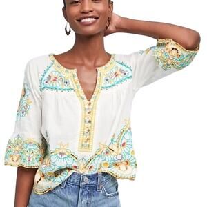 Anthropolgie Akemi + Kin  Bisbee Top Embroidered Flowers Women’s sz 2 Off White
